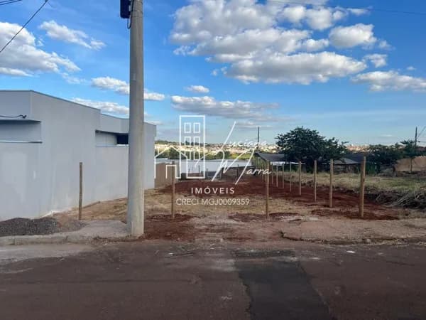Lote/Terreno em Patos de Minas - Novo Horizonte