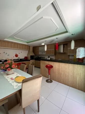 Casa de Condomínio em Patos de Minas - Alto Limoeiro