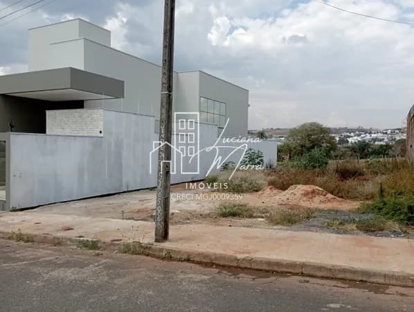 Lote/Terreno em Patos de Minas - Alto dos Caiçaras