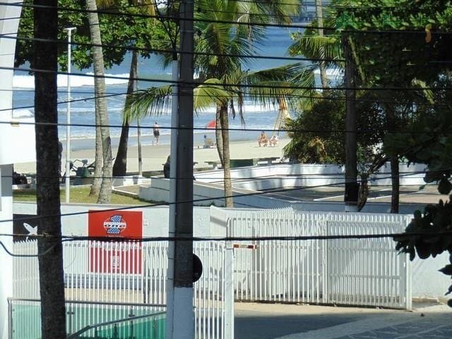 Apartamento Padrão para Venda e Aluguel em Centrinho Guarujá-SP