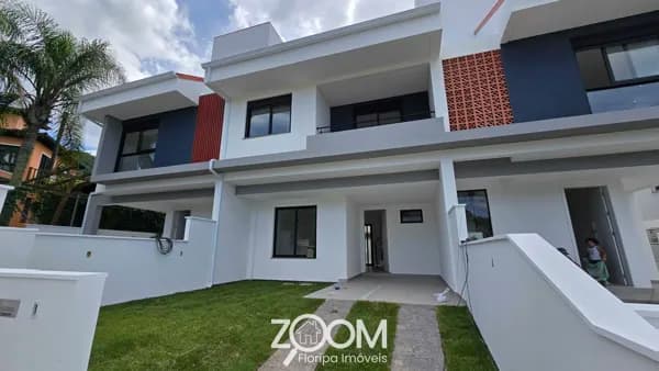 Casa de 3 dormitórios com Sótão de 45mts², em rua tranquila no coração do Campeche.