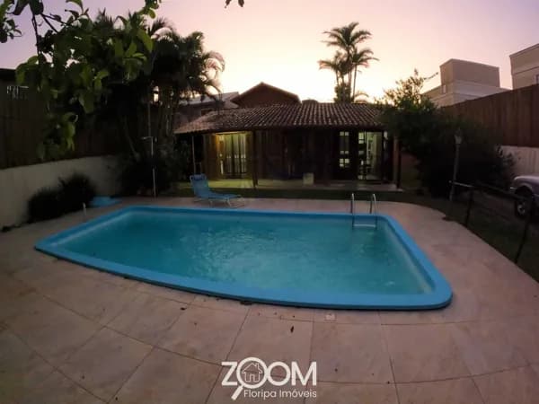 Casa espaçosa e charmosa em Ribeirão da Ilha