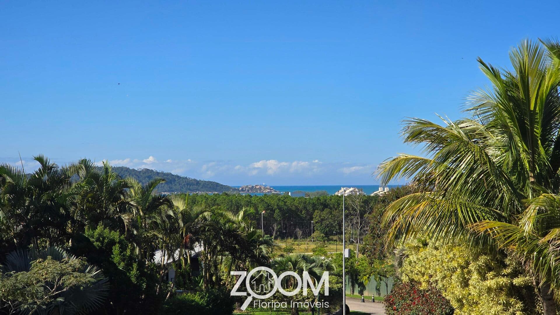 Terreno de 1.300m² de área privativa em condomínio fechado. Viva com segurança, lazer de alto padrão e uma vista exclusiva para a Ilha do Campeche no seu novo refúgio.