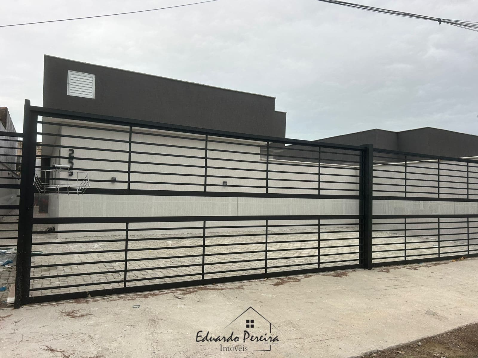 Casa em Condomínio no Cibratel II com Piscina, Churrasqueira