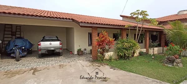 Casa a venda no bairro satélite em Itanhaém