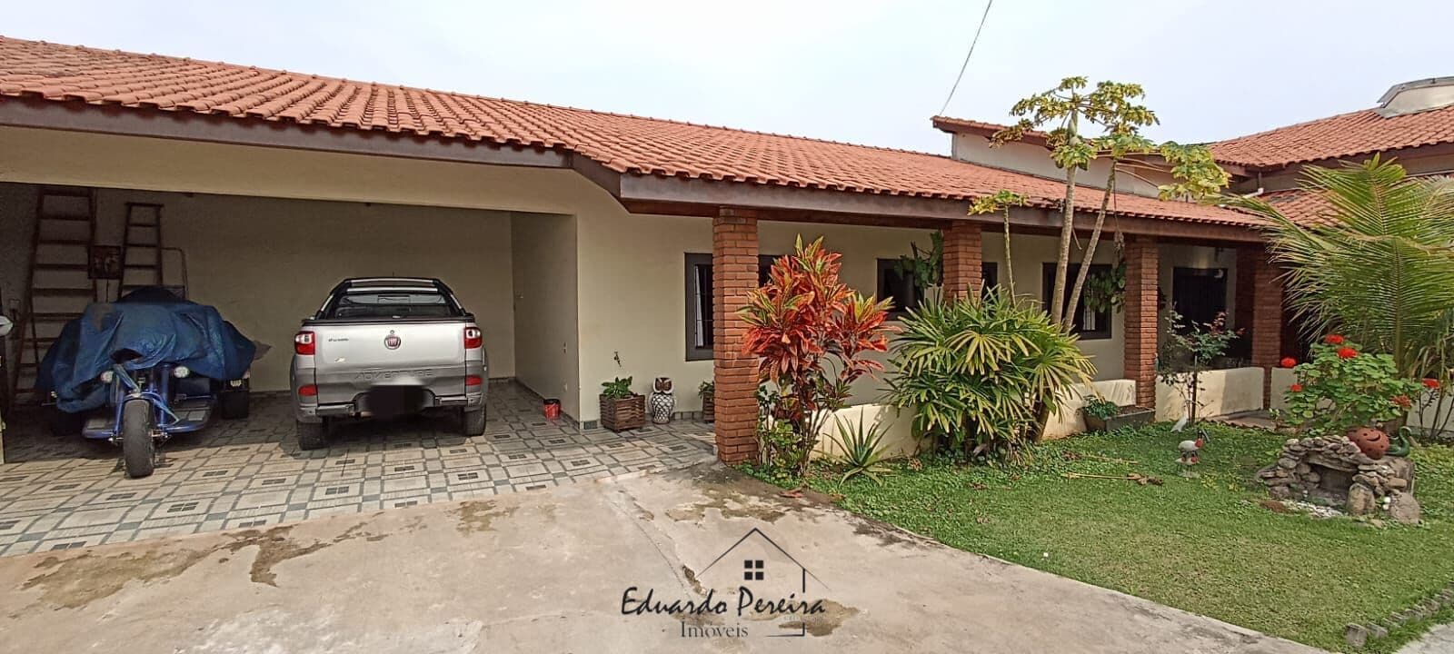 Casa a venda no bairro satélite em Itanhaém