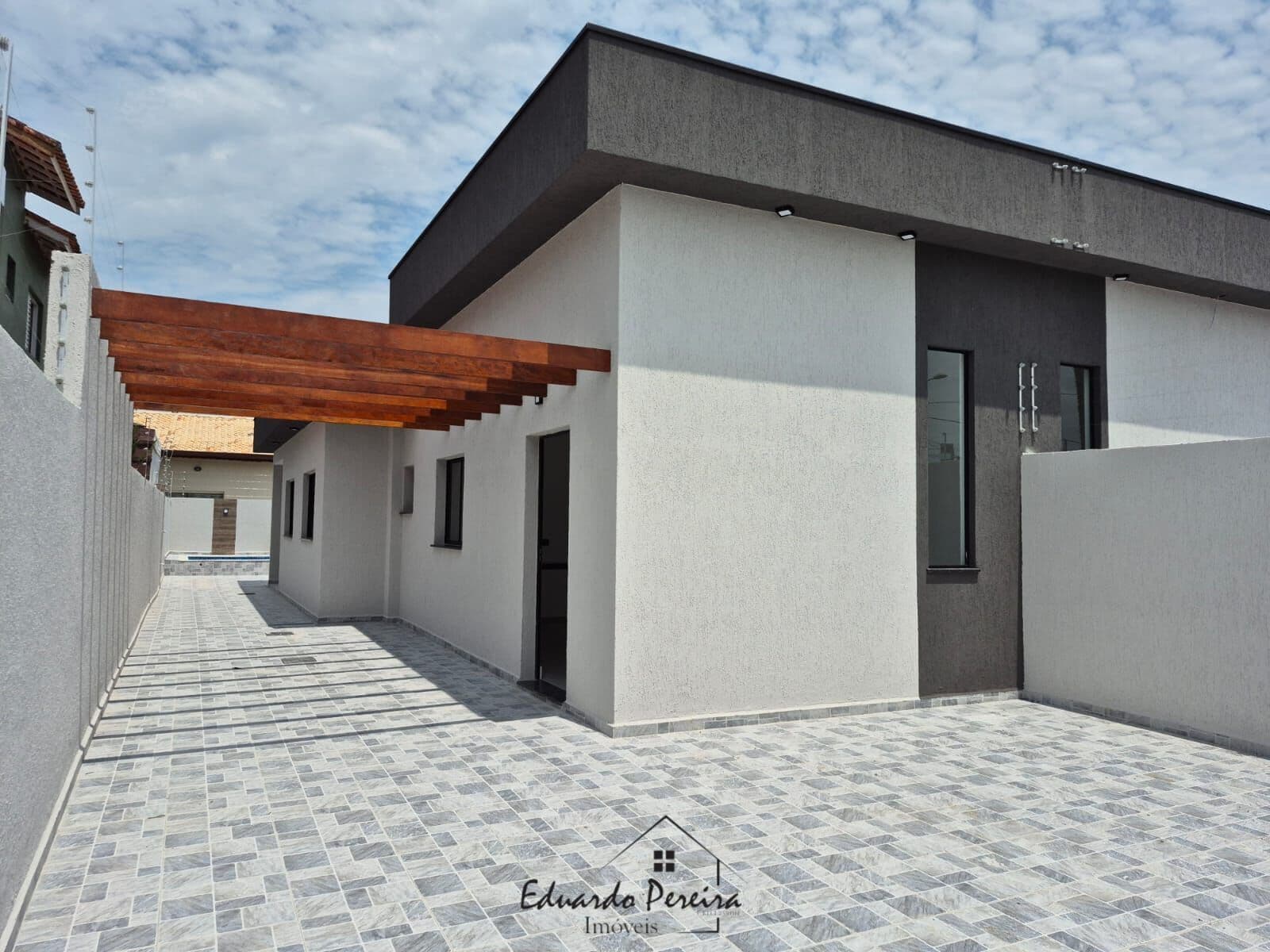 🏡 Casa à venda no bairro Grandesp com churrasqueira e piscina – Itanhaém/SP (lado praia)