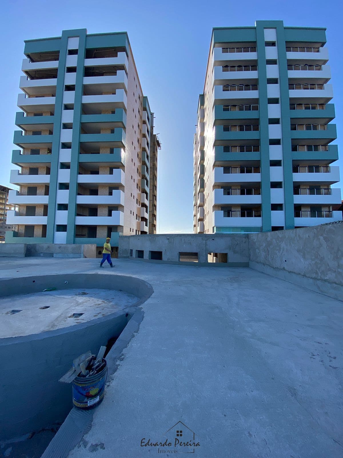 Apartamento com infraestrutura de lazer com piscina em Centro, Itanhaém/SP