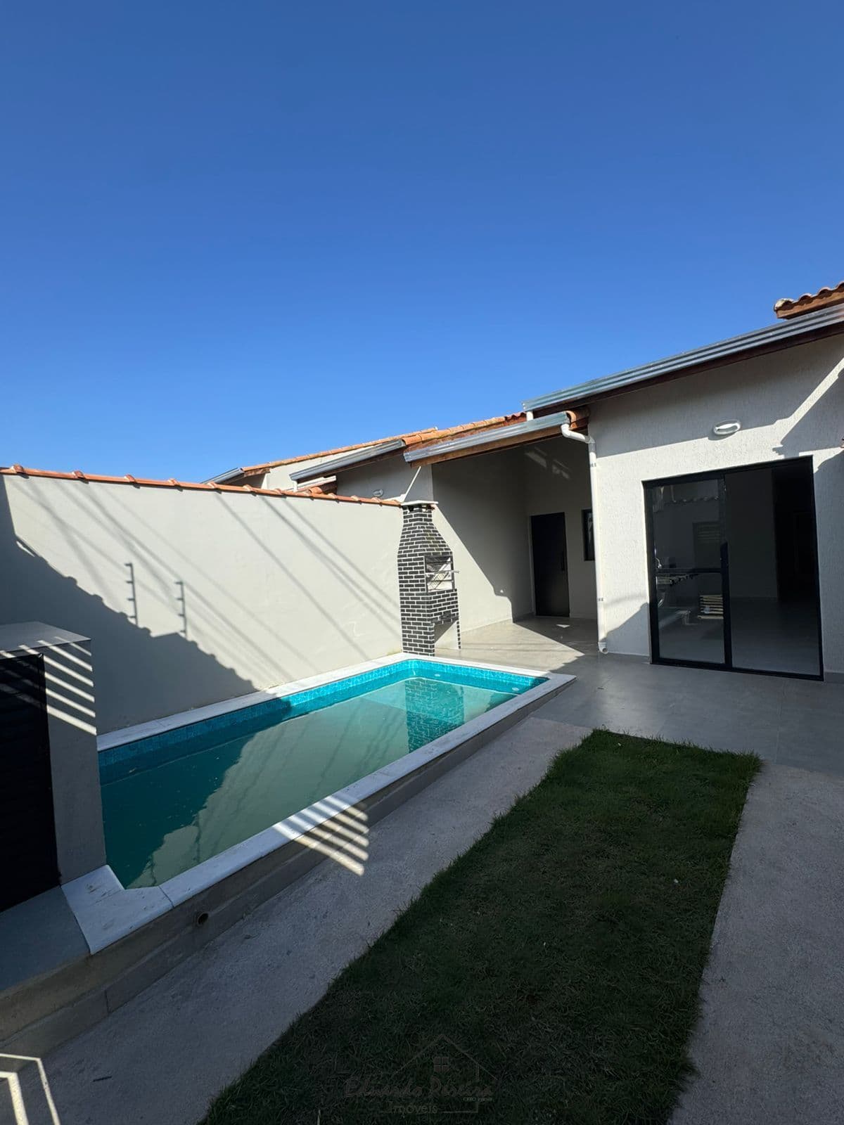 Casas novas, modernas e muito bem localizadas no Bairro Tupi, a poucos minutos da praia