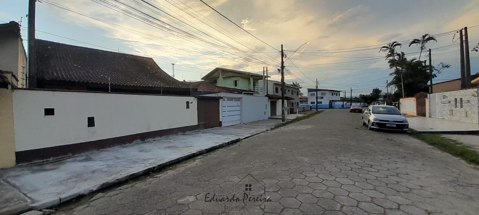 Casa á venda para reforma no bairro belas artes Itanhaém-SP