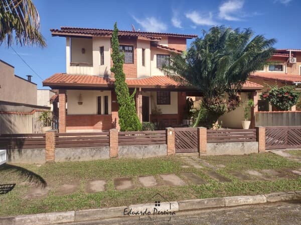Sobrado para Venda no bairro Balneário Santista (Campos Elíseos), localizado na cidade de Itanhaém / SP.