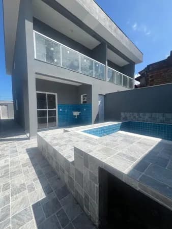 Sobrado à venda no Bopiranga em Itanhaém – Conforto e ótima localização, com piscina.