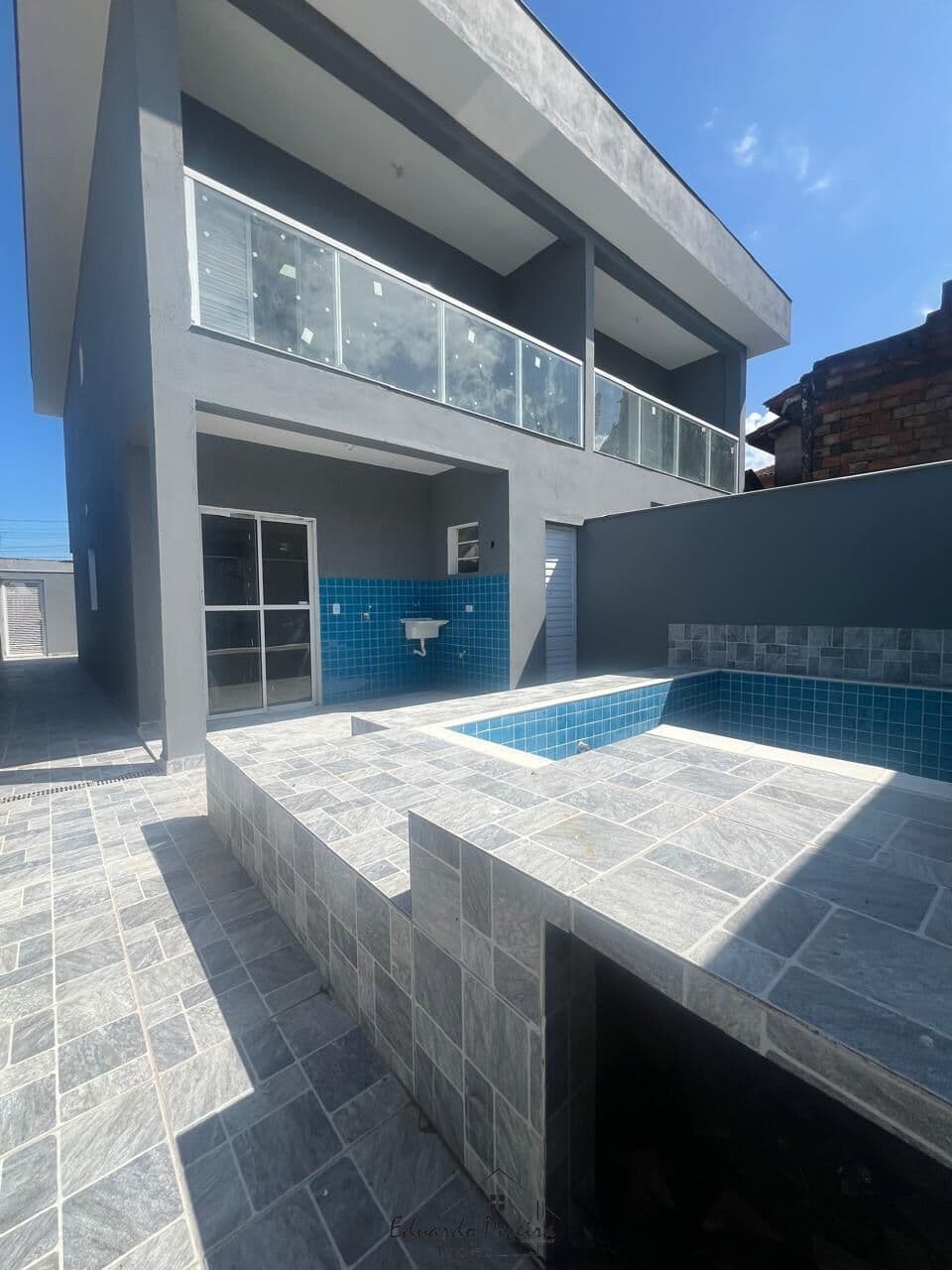 Sobrado à venda no Bopiranga em Itanhaém – Conforto e ótima localização, com piscina.