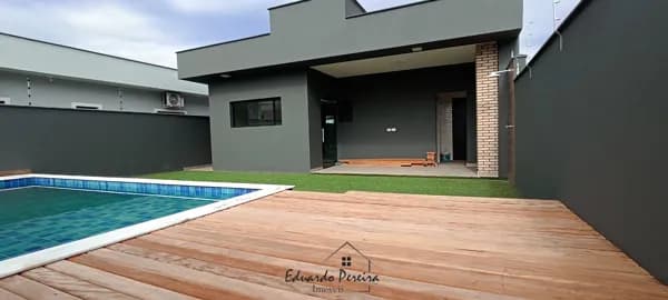 Casa a venda com Piscina e churrasqueira 800 metros da praia no bairro Cibratel II, Itanhaém/SP