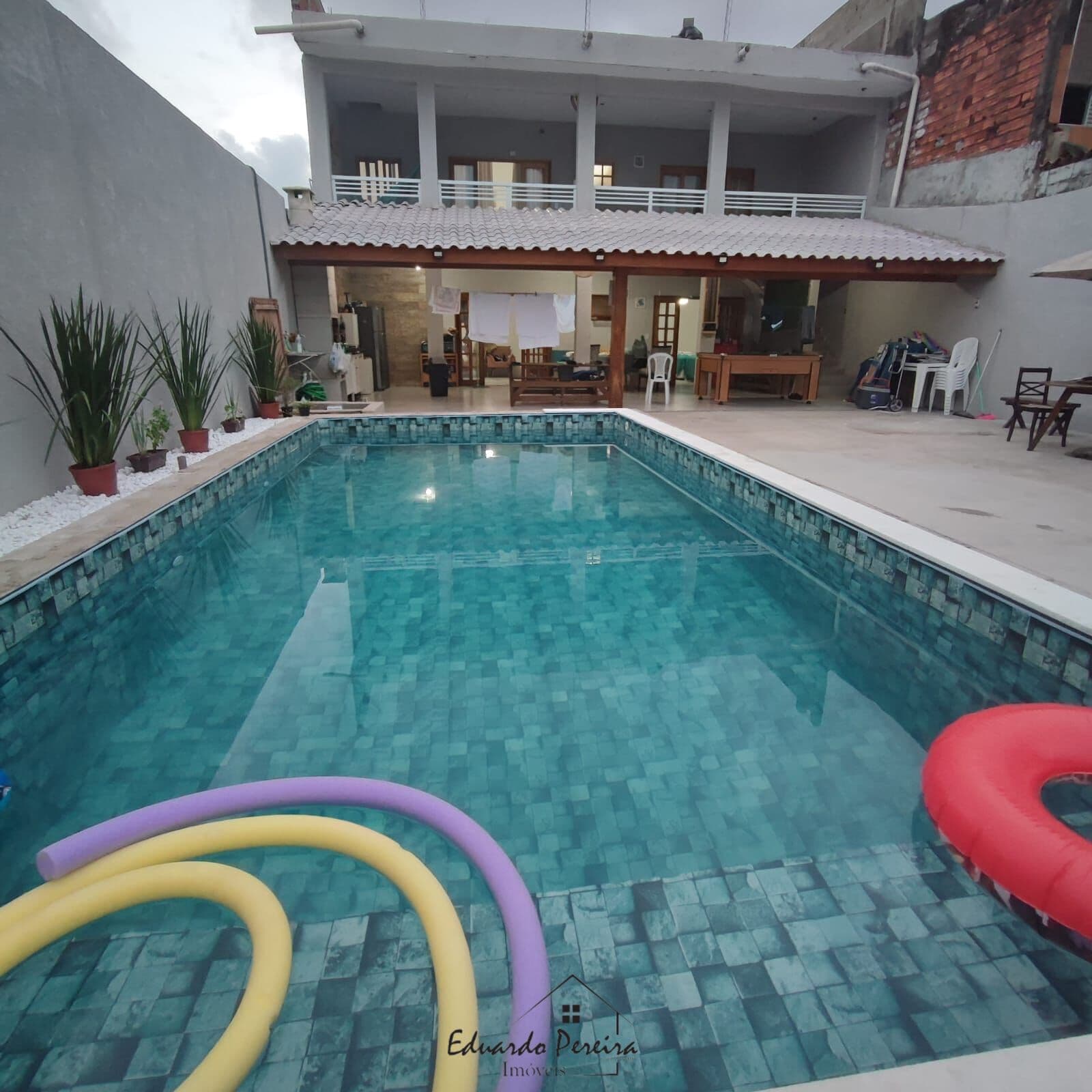 Sobrado à venda com Piscina aquecida no bairro laranjeiras em Itanhaém - SP