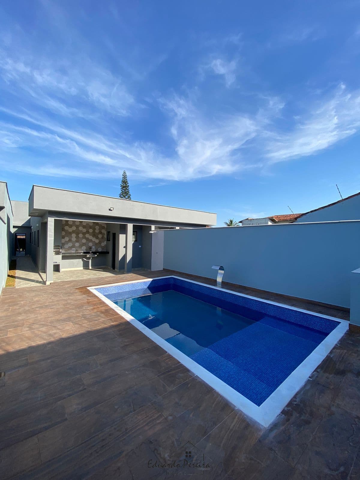 Casa á venda com área de lazer completa no Cibratel II, Itanhaém/SP