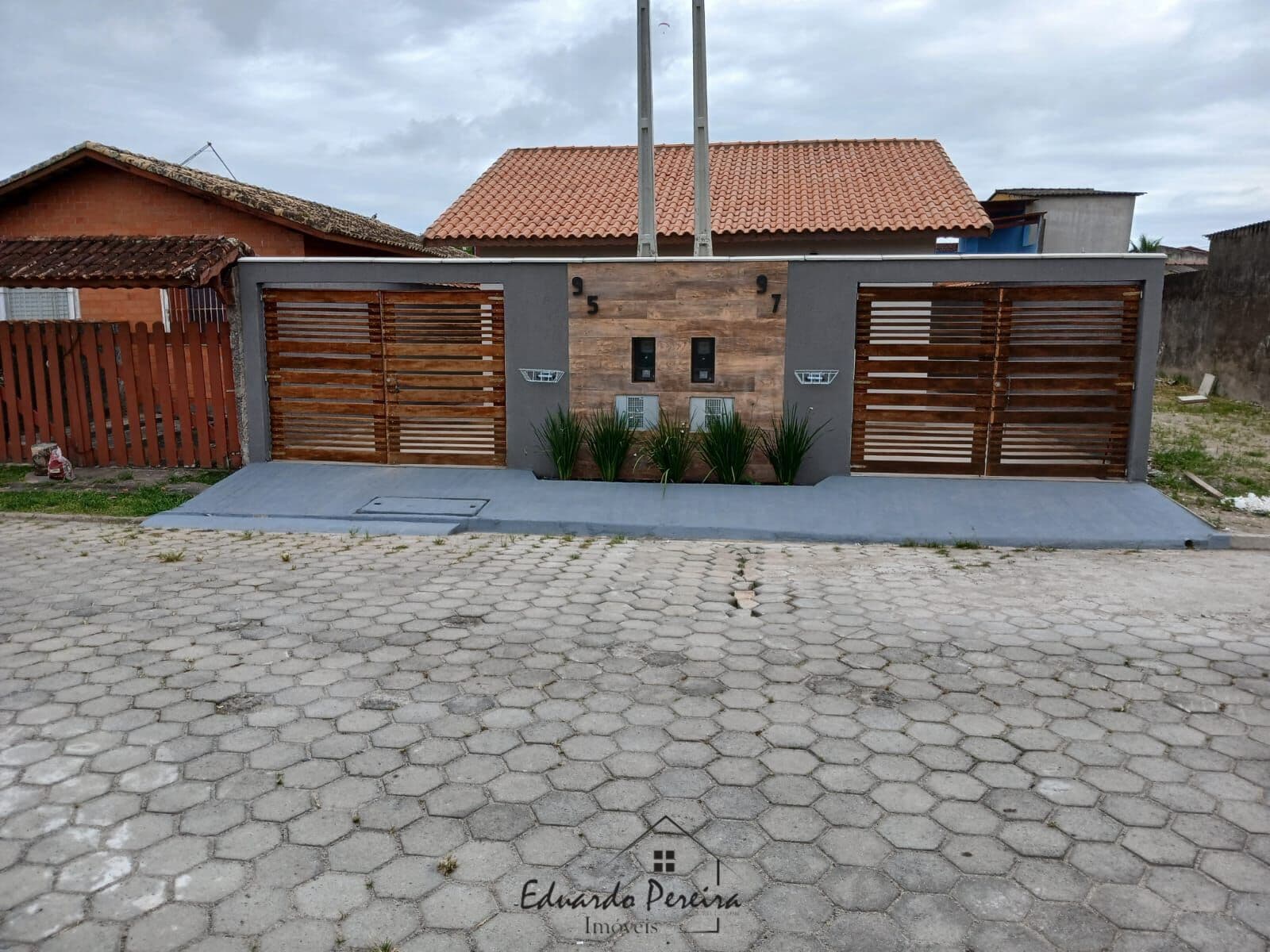 Casa a venda no bairro Tupy, Itanhaém/SP