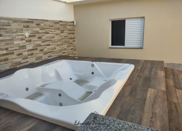 Casa com Jacuzzi para Venda no bairro Grandesp, localizado na cidade de Itanhaém / SP.