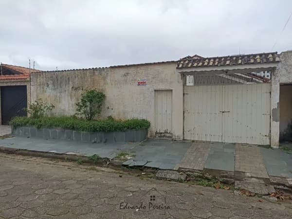 Casa para reforma a Venda no bairro Jardim iberá ( Satélite ), localizado na cidade de Itanhaém / SP.