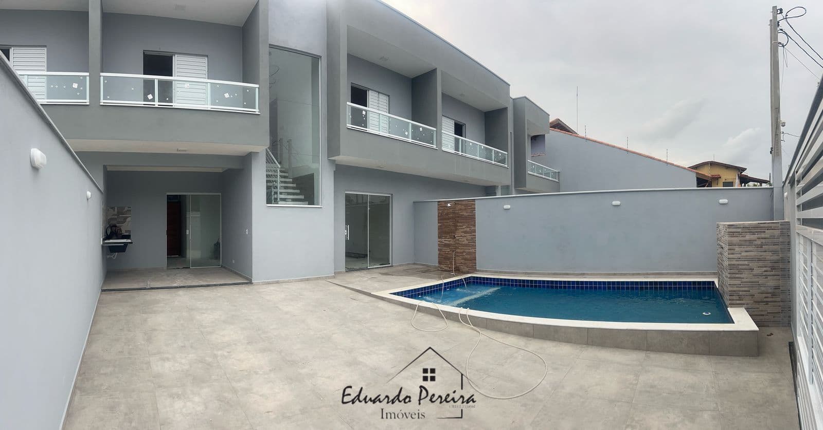 Sobrado com Piscina próximo ao mar no bairro cibratel II em Itanhaém