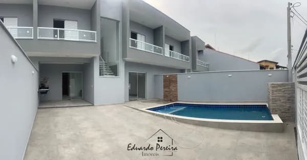 Sobrado com Piscina próximo ao mar no bairro cibratel II em Itanhaém