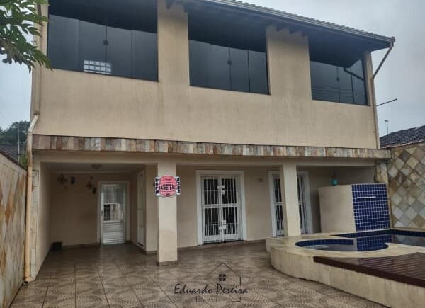 Sobrado para Venda no bairro Mosteiro, localizado na cidade de Itanhaém / SP, região Centro.