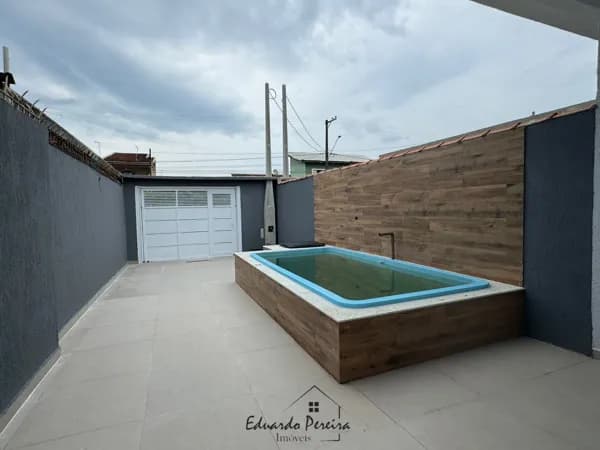 Casa á venda com Piscina em Flórida Mirim, Mongaguá/SP