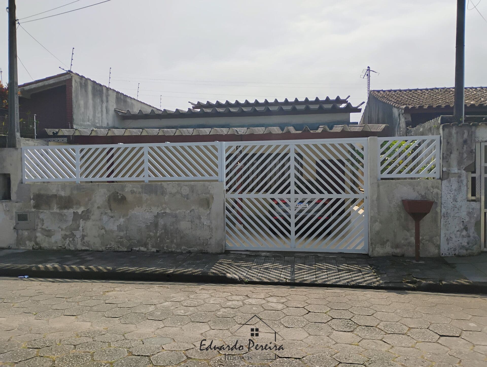 Casa á venda 500 metros do mar no bairro suarão em Itanhaém
