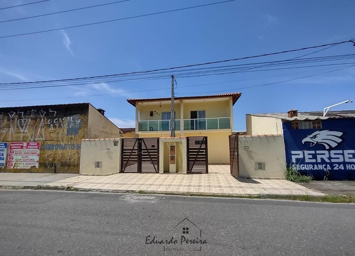 Casa Sobreposta para Venda no bairro Jardim Suarão, localizado na cidade de Itanhaém / SP.