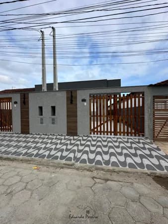 Casa com Piscina para Venda no bairro nossa senhora sion, localizado na cidade de Itanhaém / SP.