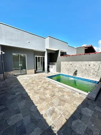 Casa á venda com piscina 50 metros da praia em Parque Balneario Comodoro, Mongaguá/SP