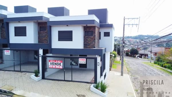 Moderno sobrado geminado, com 119,81 m² no bairro Petrópolis em Novo Hamburgo/RS