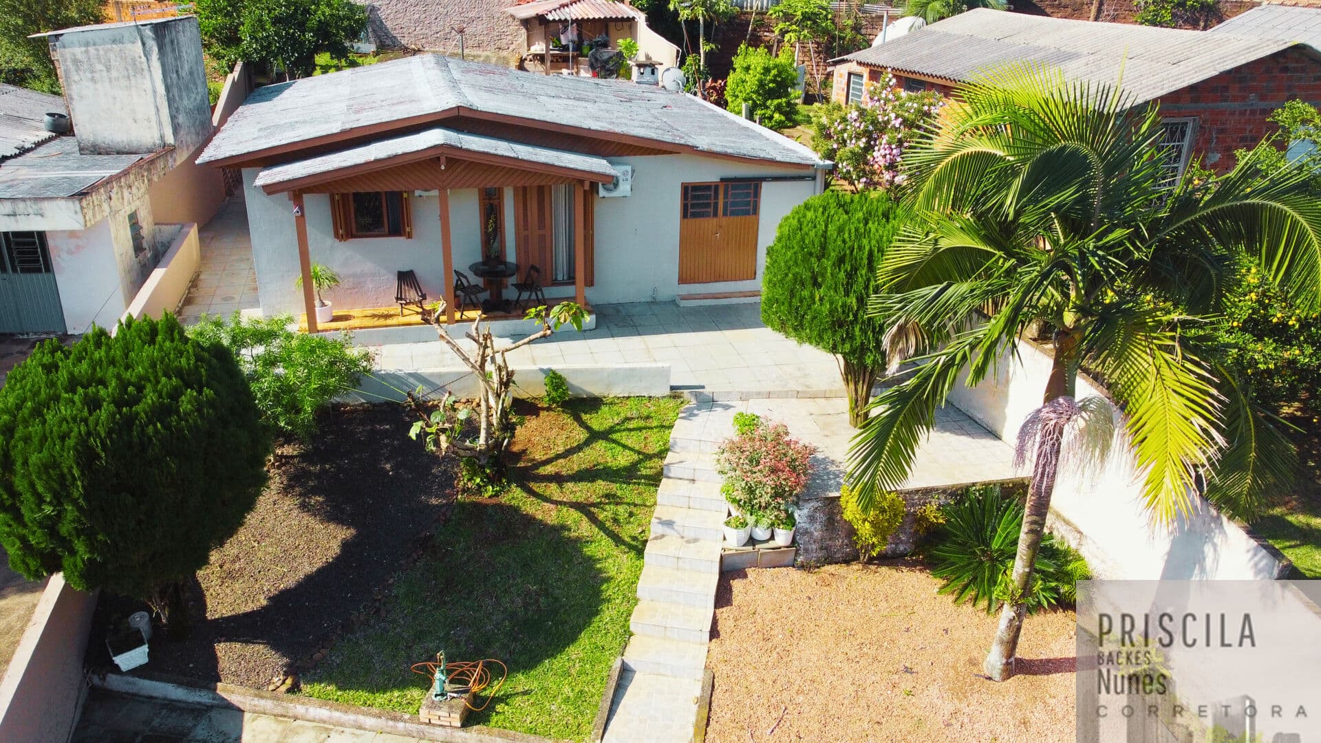 Residência espaçosa com terreno de 400,50m² no bairro tradicional de Campo Bom-RS