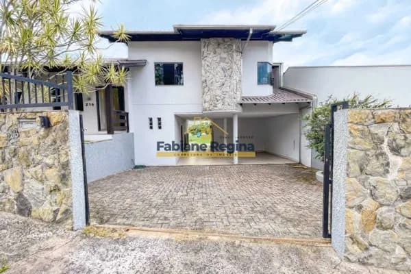 Casa em Blumenau - Escola Agrícola