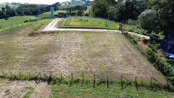 Terreno em condomínio no Bairro Campestrinho - Divinolândia/SP