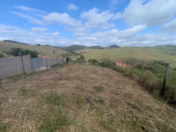 Lote à venda com 1.111m² no Bairro Colorado em Chácara - MG