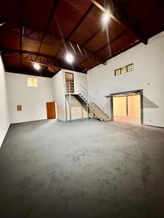 Aluga-se Salão Jardim Manoel Del Arco- São José do Rio Preto-SP Entre em contato através do Telefone: 17 99791-9973 R$ 4.500