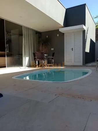 Aluga-se e Vende-se Casa no Figueira II/São José do Rio Preto-SP Entre em contato através do Telefone:17 99791-9973 R$4.500+Cond+IPTU R$1.100.000