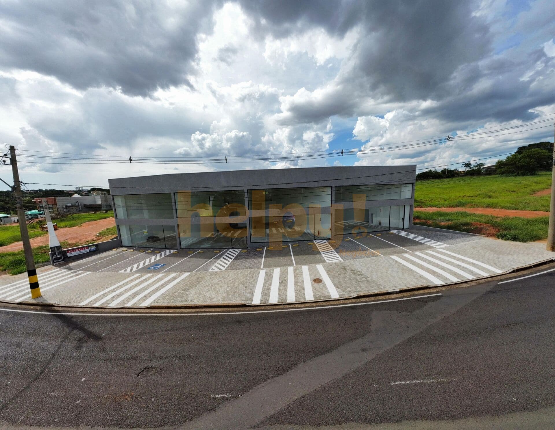 Aluga-se Salão comercial na Galeria Damha - São José do Rio Preto/SP - R$ 8.900,00