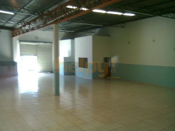 Aluga-se Salão Comercial Vila Mugnaini- São José do Rio Preto /SP Entre em contato através do Telefone: 17 99791-9973 R$ 6.500,00