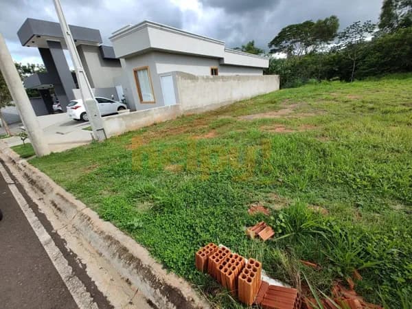 Vende-se Terreno no Reserva dos Bosques / Bady Bassitt Entre em contato através do Telefone: 17 99791-9973 R$250.000,00