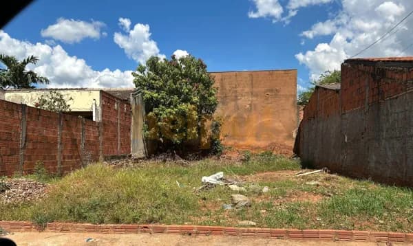 Vende-se Terreno no Jardim Arroyo 200m²- São José do Rio Preto/SP Entre em contato através do Telefone: 17 99791-9973 R$ 110.000,00.