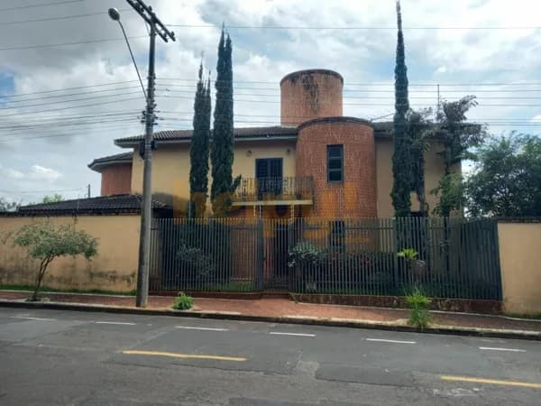 Aluga-se e Vende-se Sobrado no Jardim Maria Cândida / São José do Rio Preto-SP Entre em contato através do Telefone: 17 99791-9973 R$4.900,00 R$1.100.
