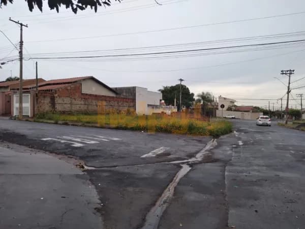 Vende-se Terreno no Nato Vetorasso / São José do Rio Preto - SP Entre em contato através do Telefone: 17 99791-9973 R$170.000,00