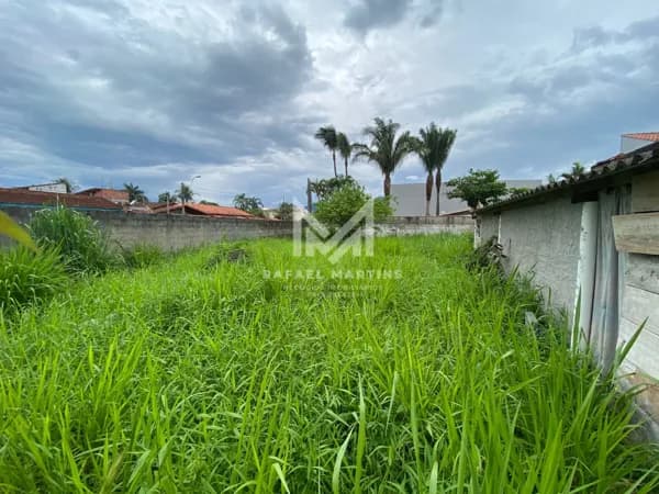 📍 TERRENO DE ESQUINA À VENDA – PORTO NOVO