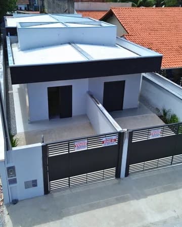 Casa à venda no bairro Massaguaçu em Caraguatatuba/SP