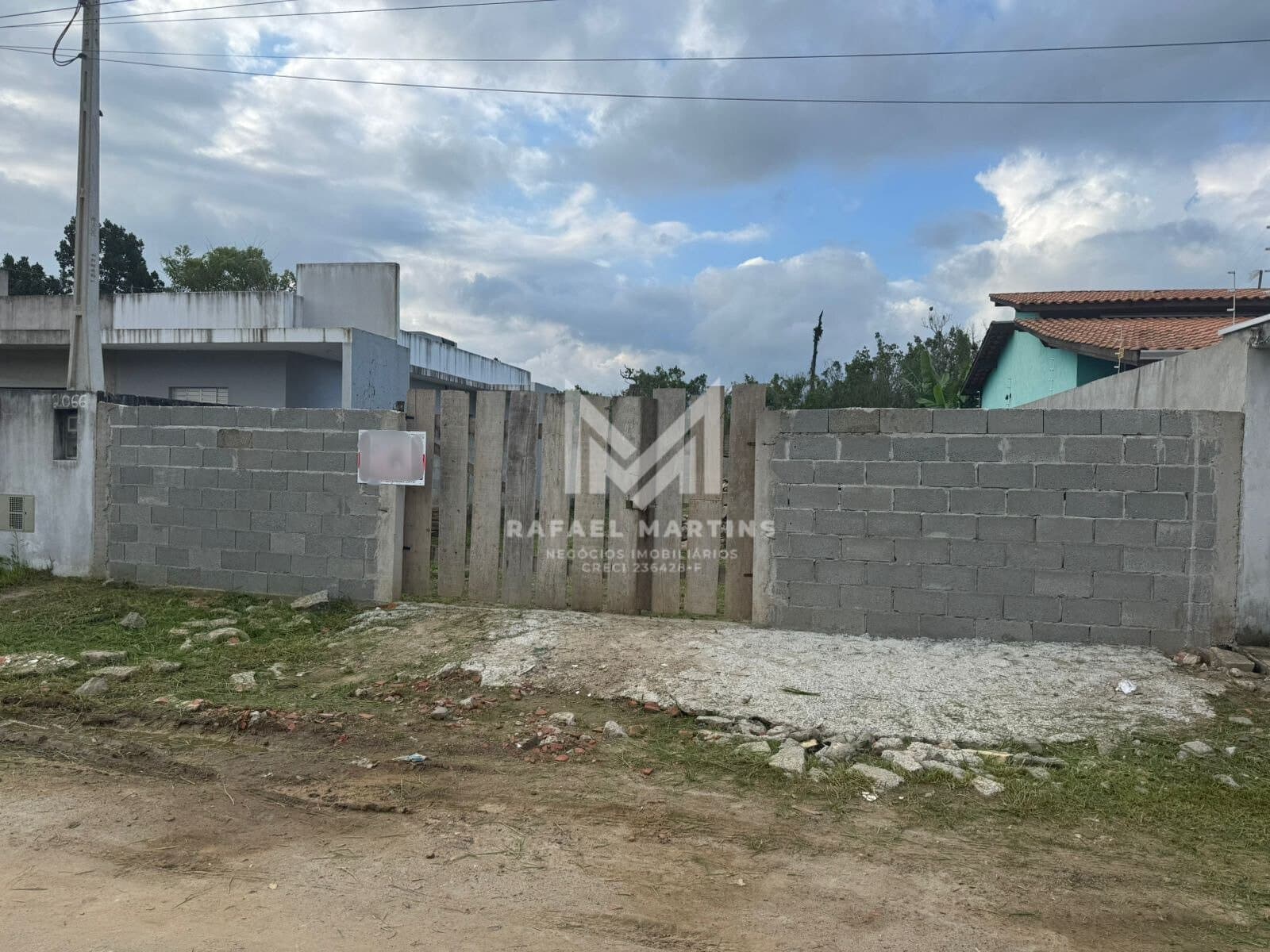 Terreno à venda no bairro Golfinho em Caraguatatuba/SP