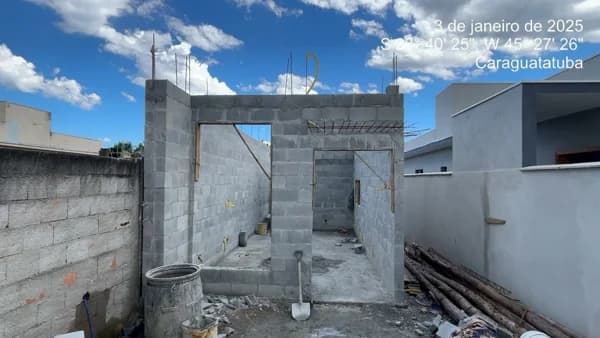 Casa à venda no bairro Praia das Palmeiras em Caraguatatuba/SP