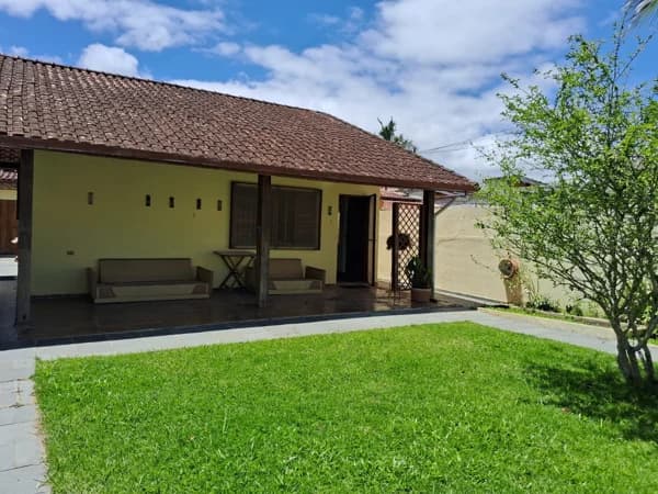 Casa à venda no bairro Martim de Sá em Caraguatatuba/SP