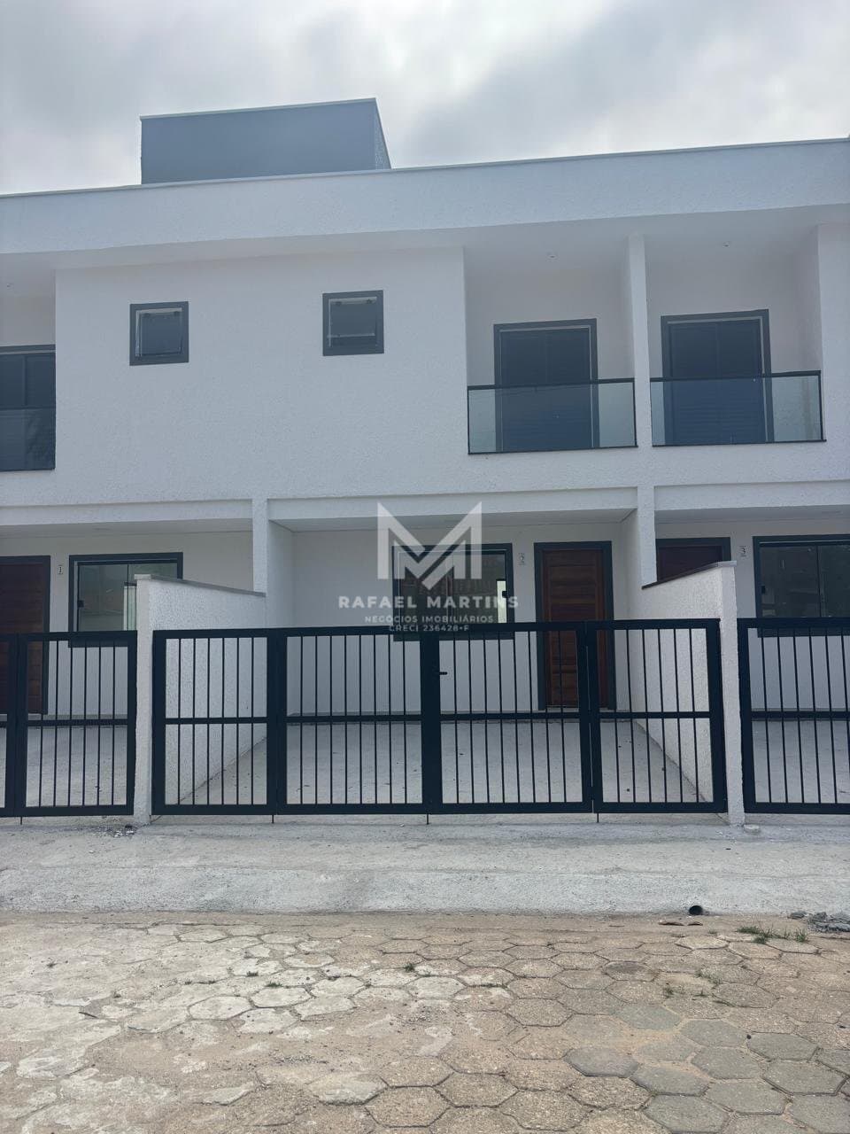 Sobrado à venda no bairro Massaguaçu em Caraguatatuba/SP